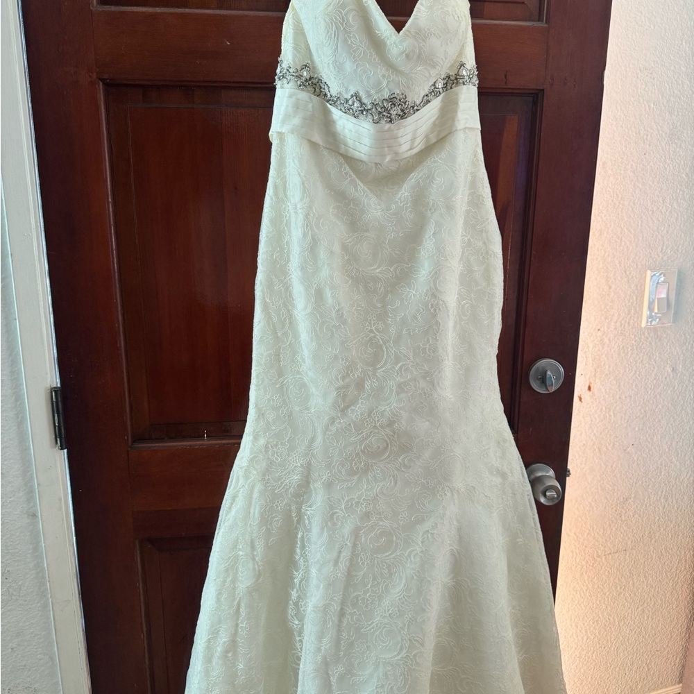 Elegant White Lace Gown with Beaded Detail